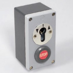 Włącznik kluczykowy w obudowie metalowej J-APZ 2 - 2T TOUSEK 13360110 przycisk STOP